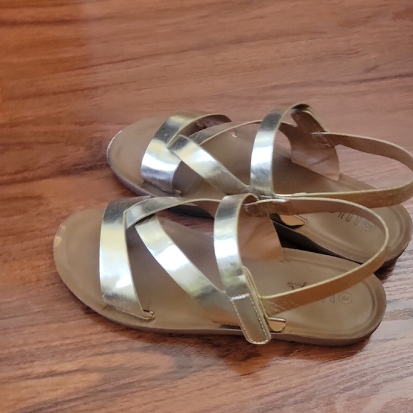 Rouge! Shoes - 🪁Gold Strappy Sandals